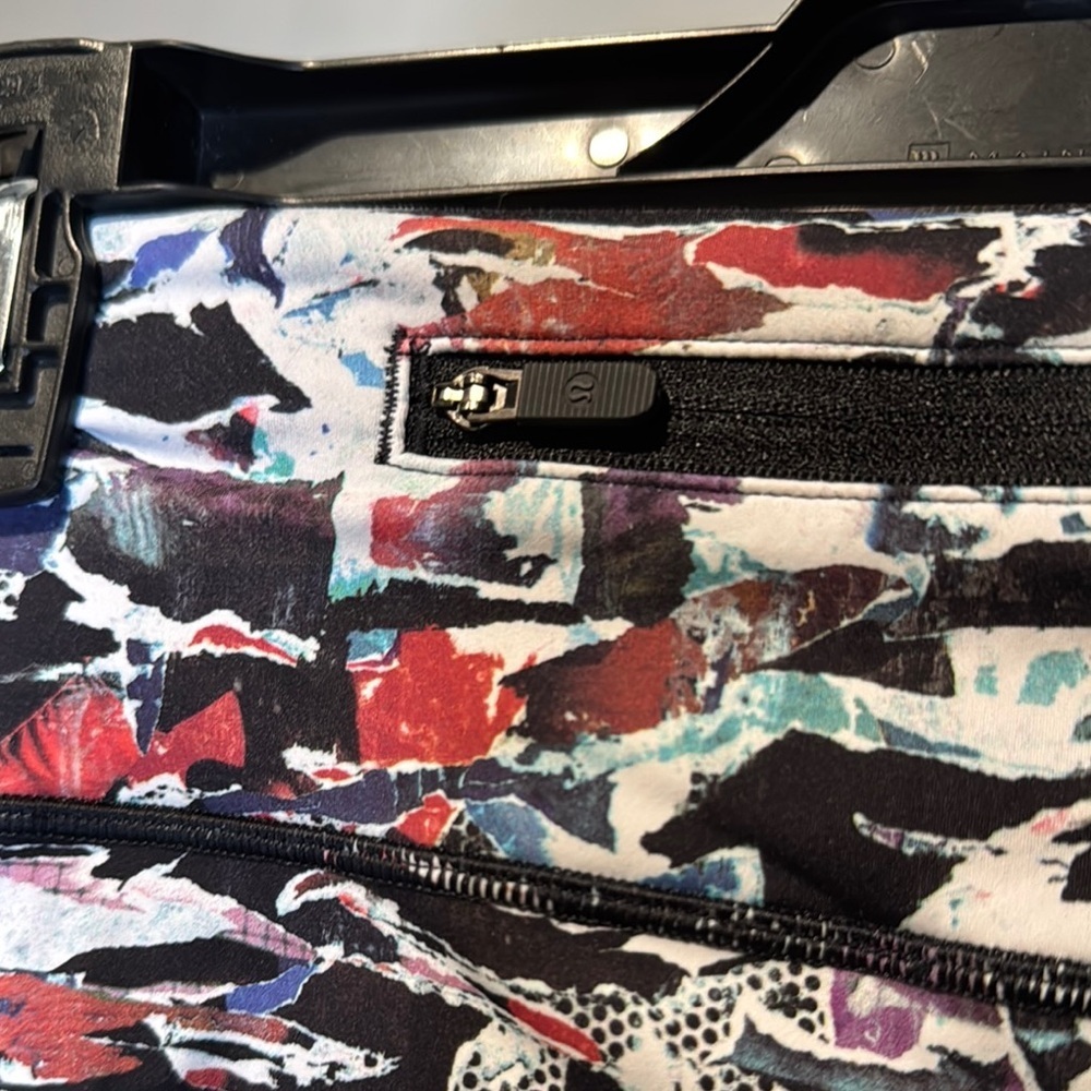 Lululemon Abstract Pattern unique leggings size‎ 4 - Picture 3 of 4